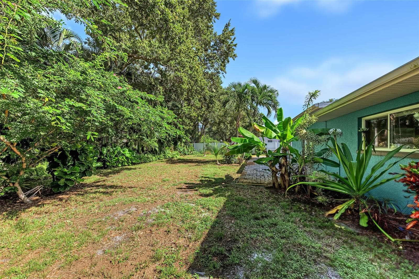 Exterior Front 2 - 1616 INDIAN ROCKS RD, BELLEAIR