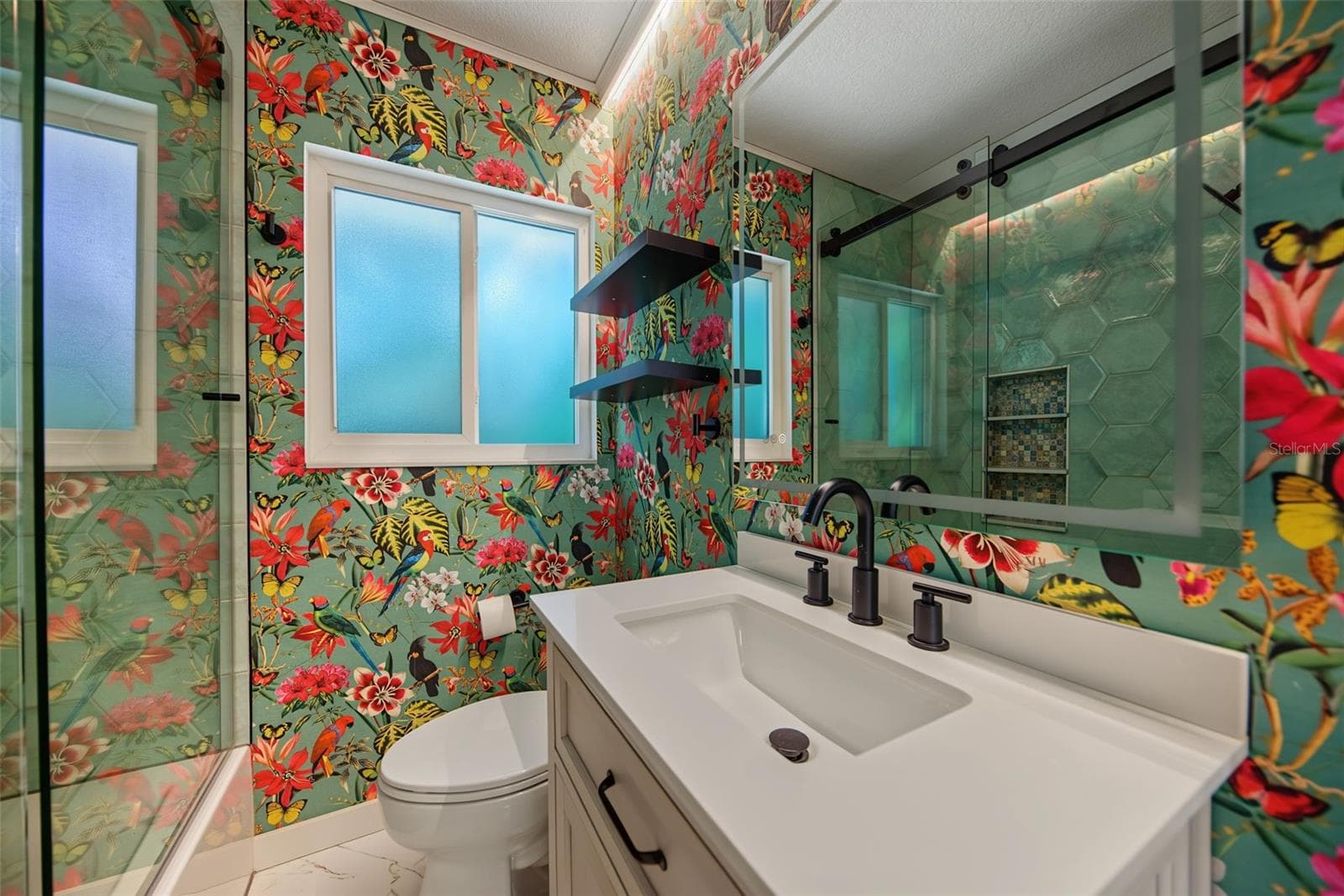 Hall Bath 2 - 1616 INDIAN ROCKS RD, BELLEAIR