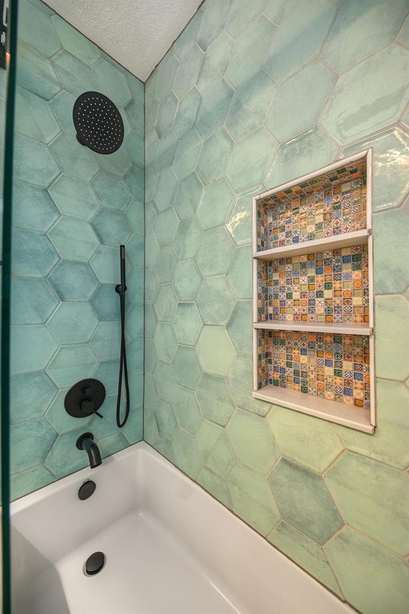 Hall Bath 3 - 1616 INDIAN ROCKS RD, BELLEAIR