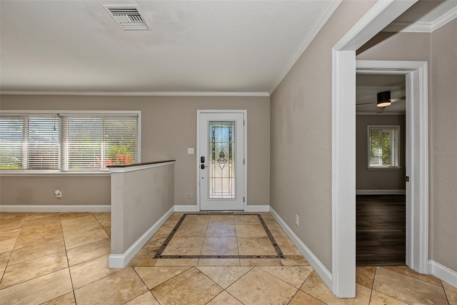 Entry - 1616 INDIAN ROCKS RD, BELLEAIR