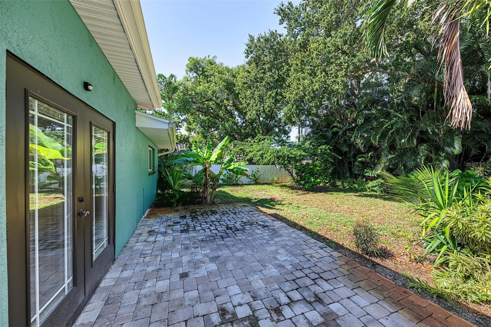 Exterior Front 4 - 1616 INDIAN ROCKS RD, BELLEAIR