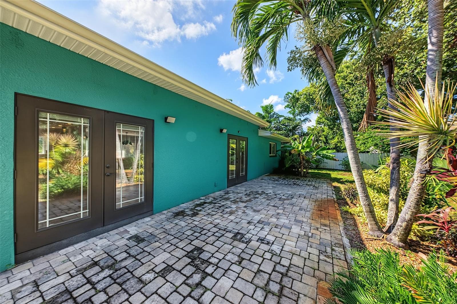 Exterior Front 5 - 1616 INDIAN ROCKS RD, BELLEAIR