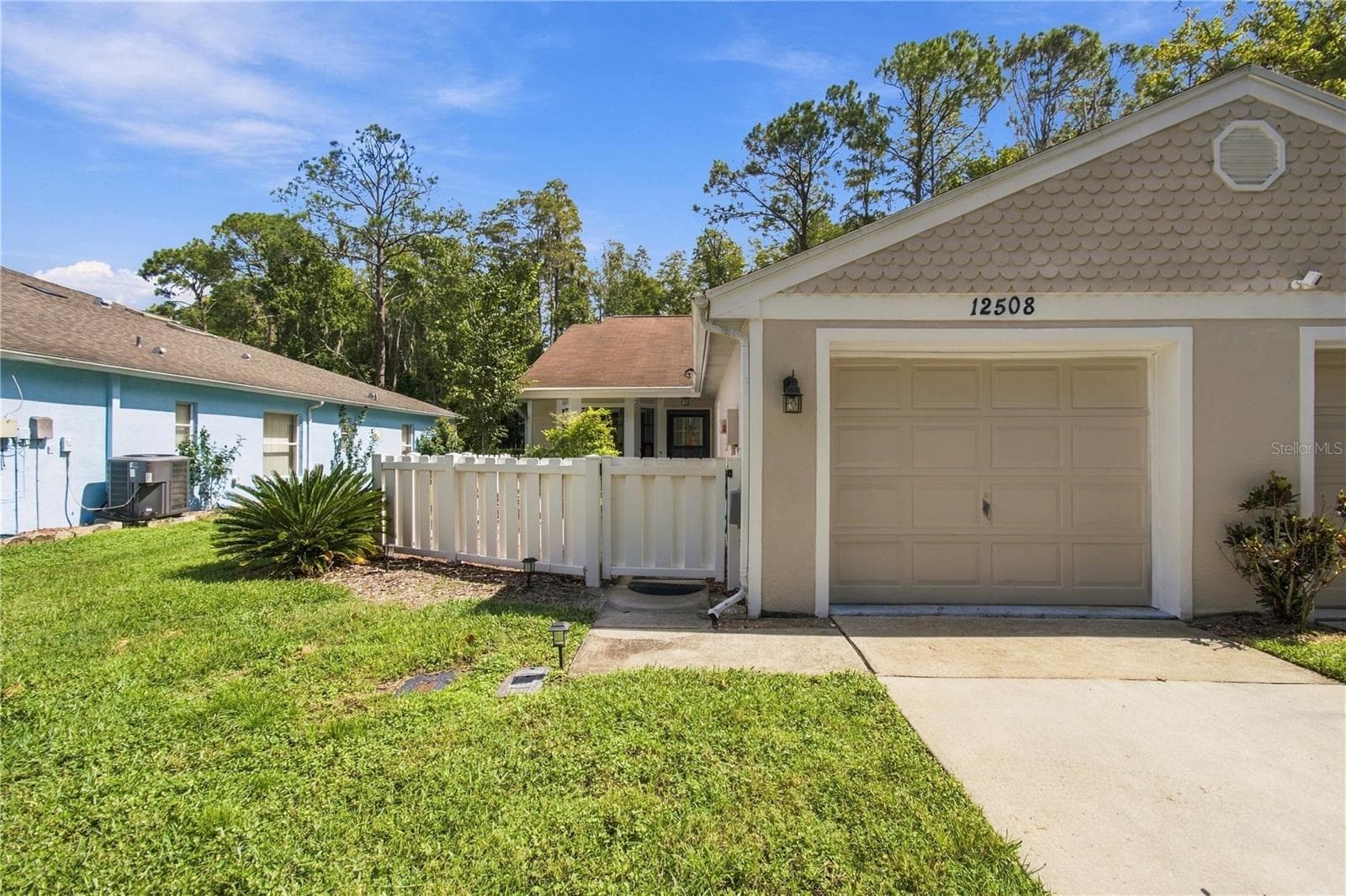 Villa at 12508 HOLLYBROOK LN, HUDSON, photo 4 of 50