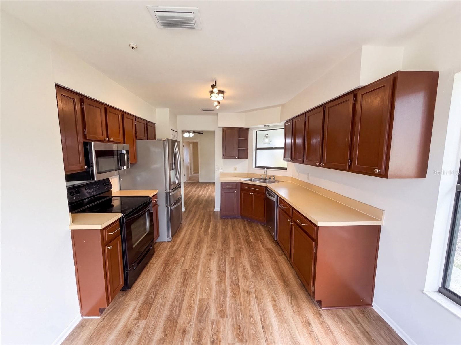 Single Family Residence at 10033 CREEKWATER BLVD, ORLANDO, photo 2 of 24