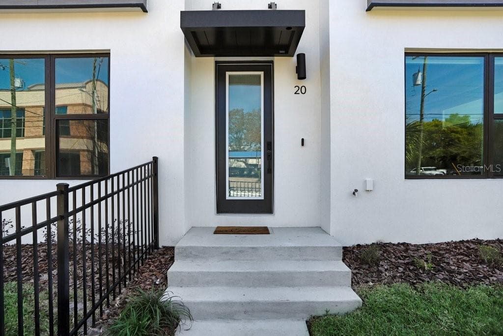 Private, Fenced Entrance - 2506 W CLEVELAND ST #20, TAMPA