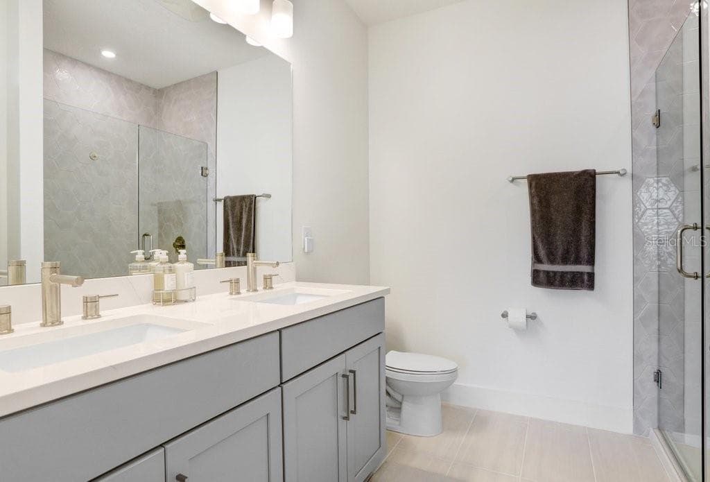 Bathroom 3 - 2506 W CLEVELAND ST #20, TAMPA