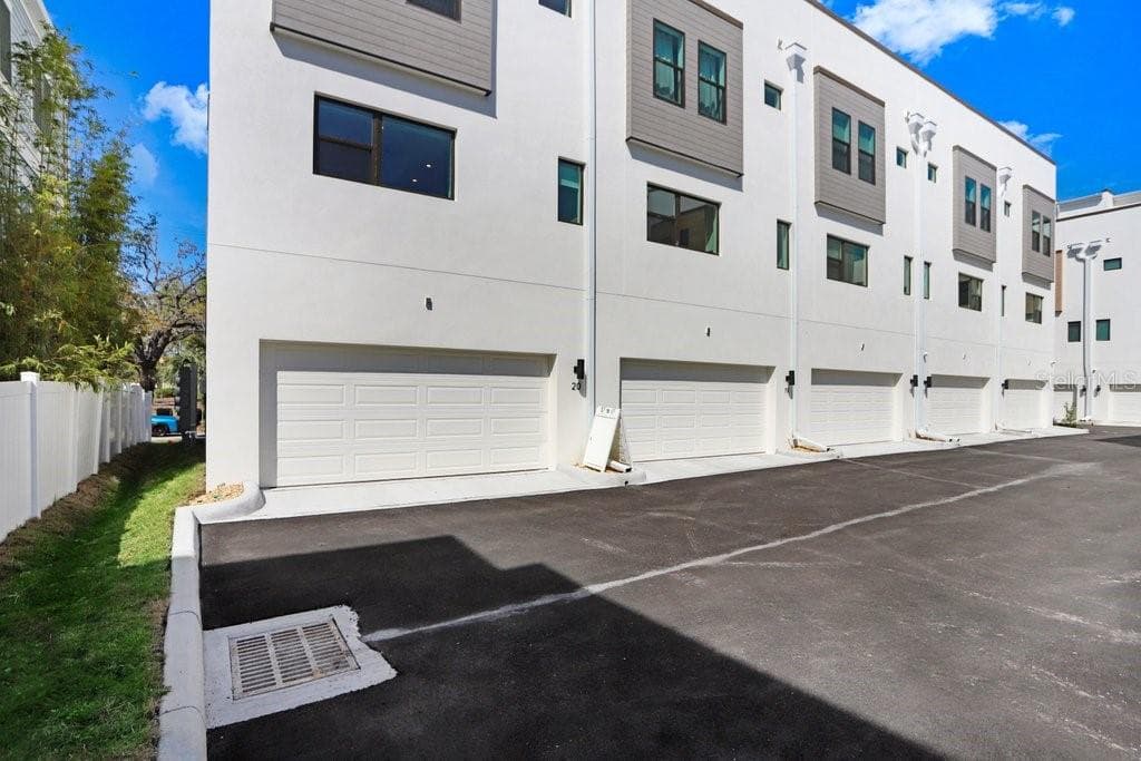 Townhouse at 2506 W CLEVELAND ST #20, TAMPA, photo 29 of 35