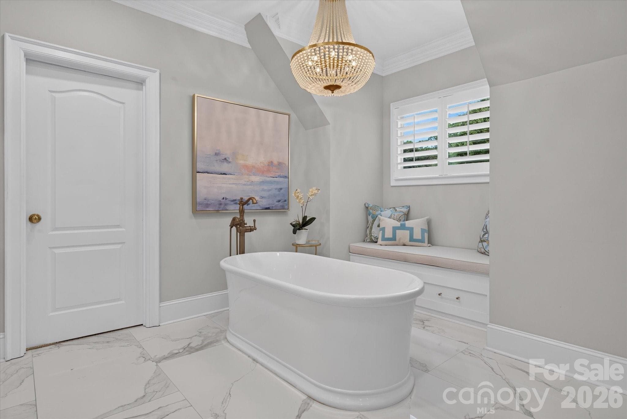 Free standing tub and custom window seat - 1005 Firethorne Club Drive, Marvin
