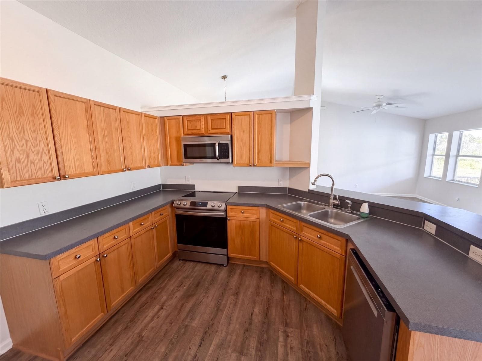 Single Family Residence at 1910 BASINGER AVE SW, PALM BAY, photo 2 of 29