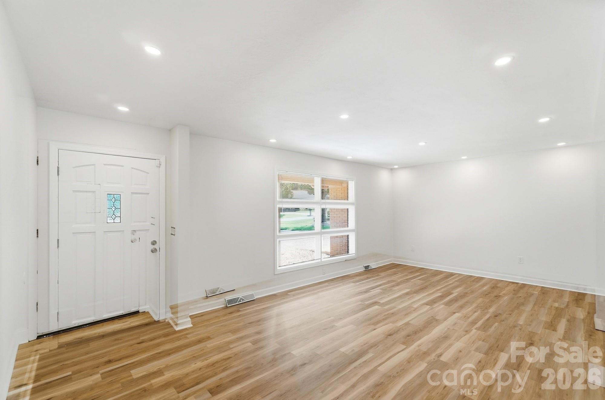 Single Family Residence at 213 Lakeview Drive, Harrisburg, photo 12 of 45