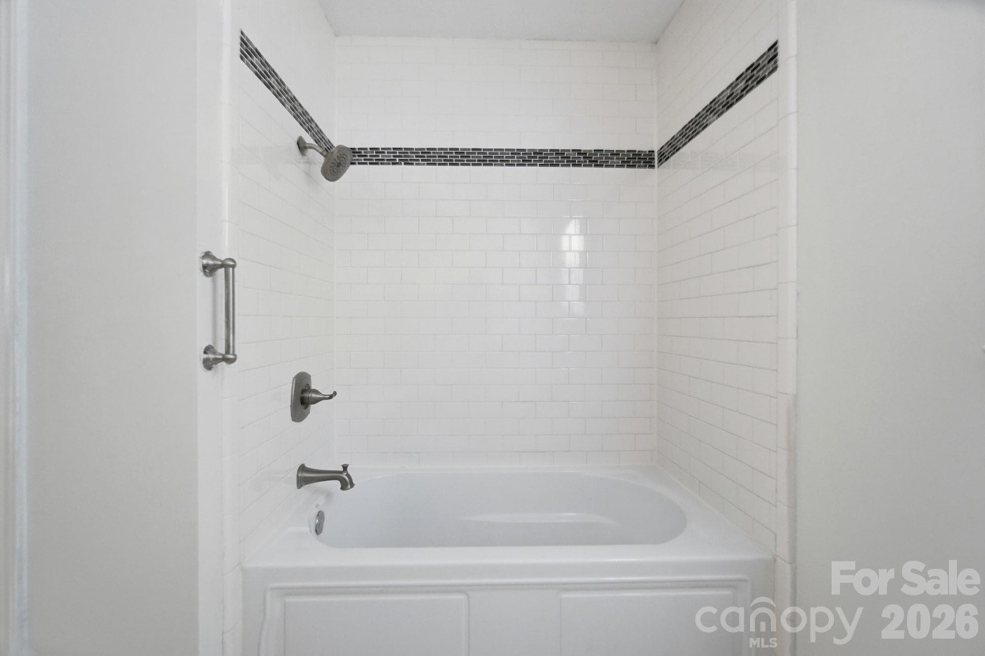 Main Level Full Bath - 213 Lakeview Drive, Harrisburg