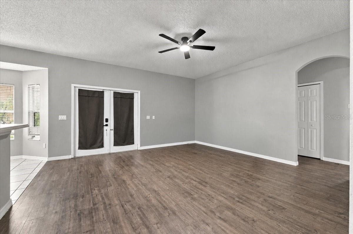 Single Family Residence at 10003 AUTUMN CREEK LN, ORLANDO, photo 4 of 23