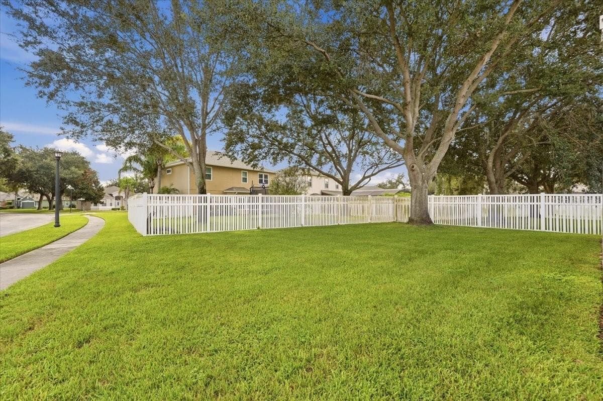Spacious Backyard - 10003 AUTUMN CREEK LN, ORLANDO