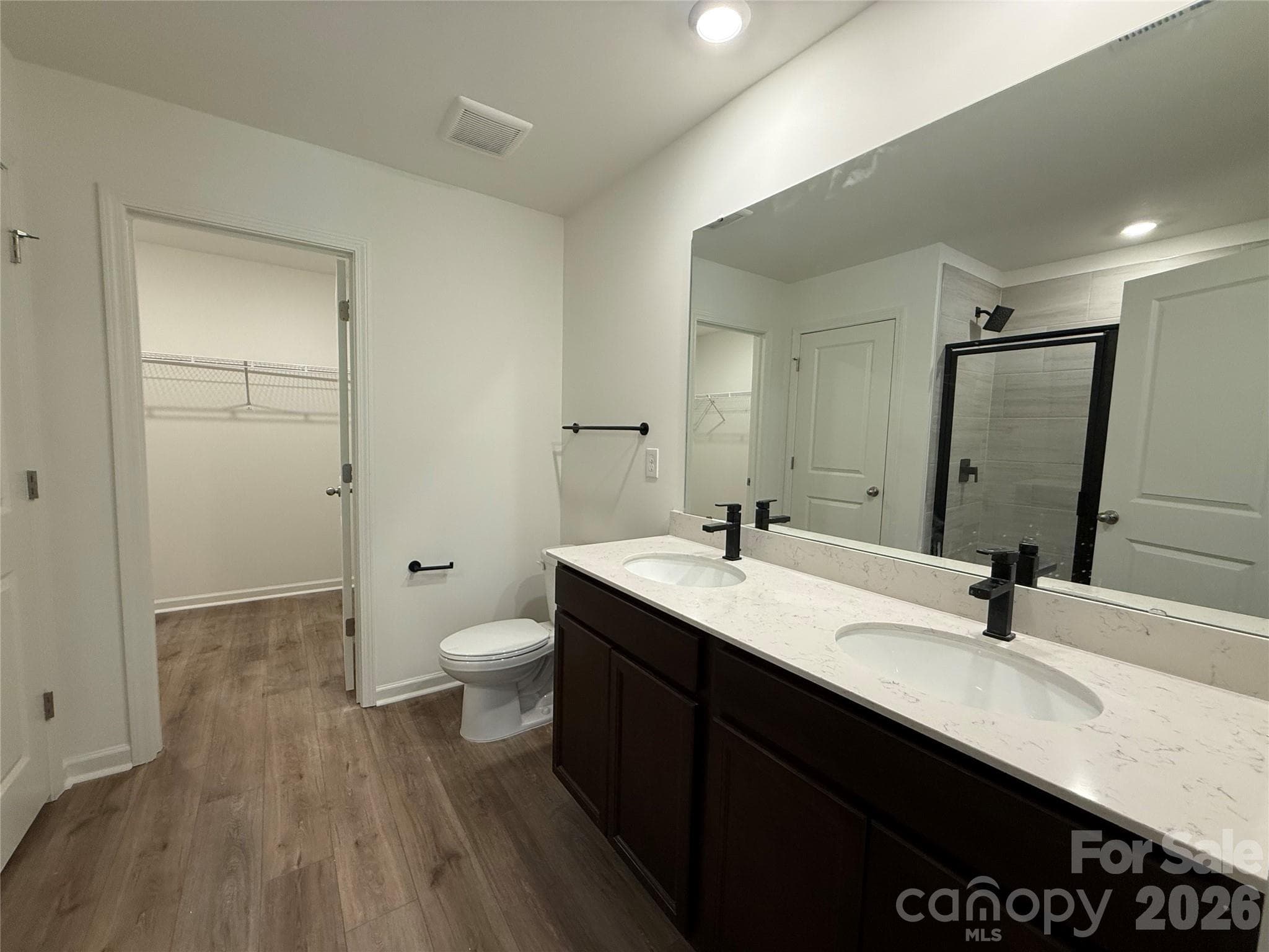 Primary bathroom - Monroe