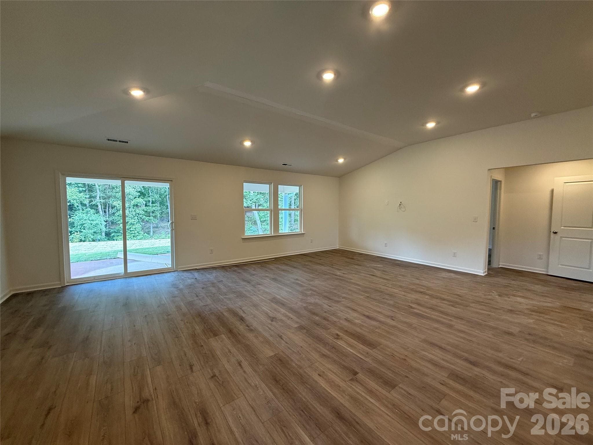 Large open living space - Monroe