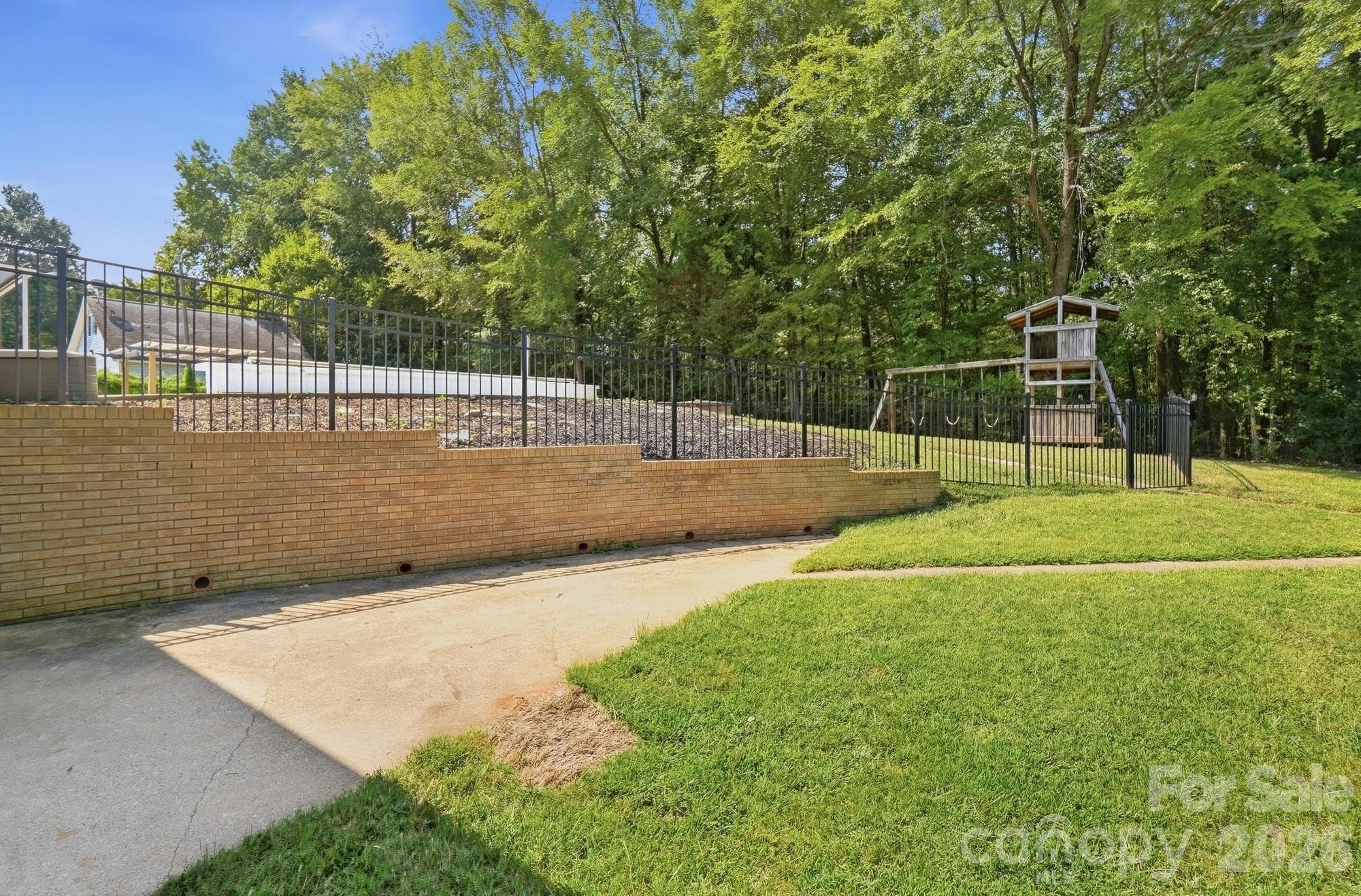 Single Family Residence at 213 Lakeview Drive, Harrisburg, photo 38 of 45