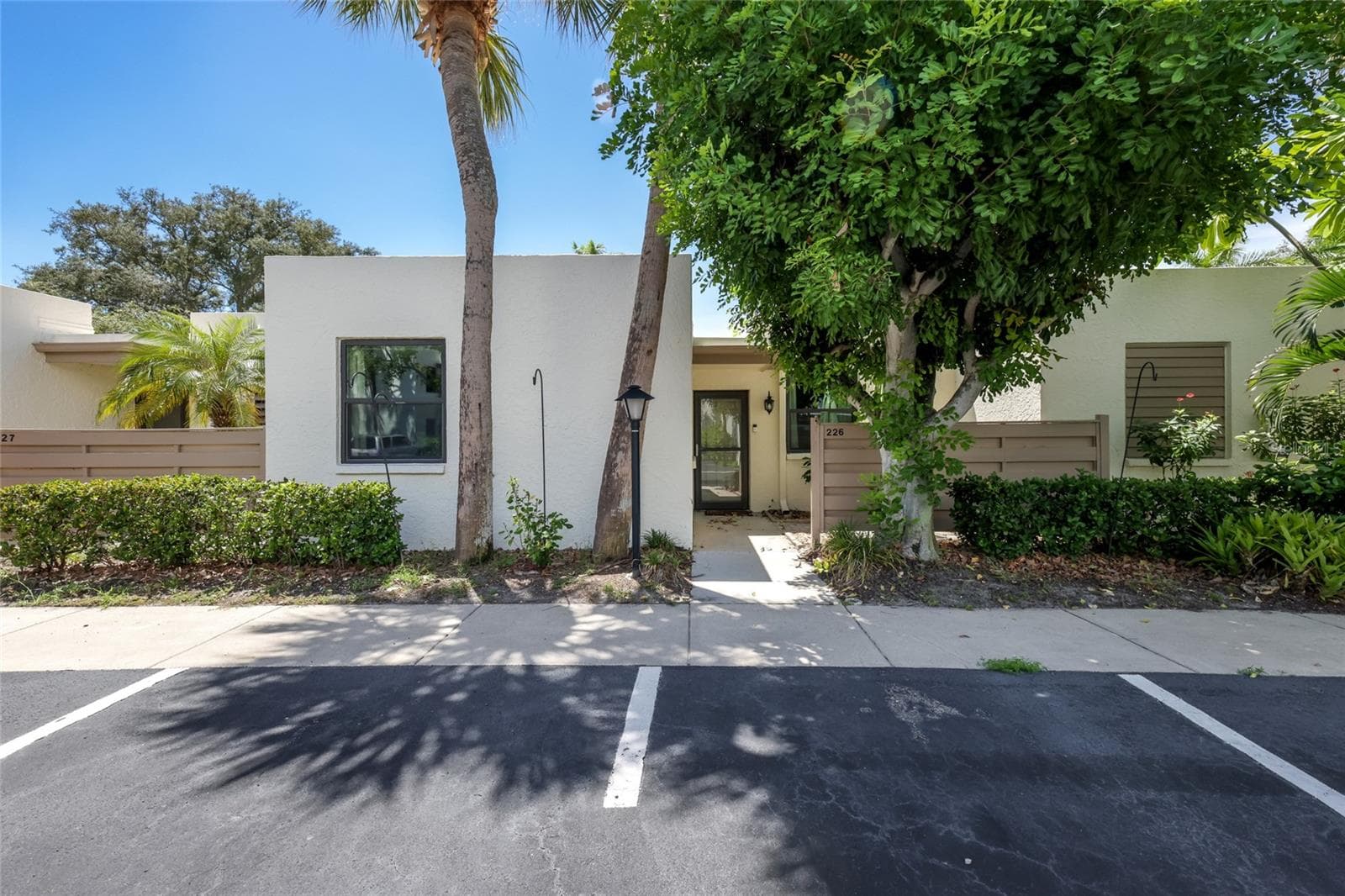 226 SHERWOOD DR