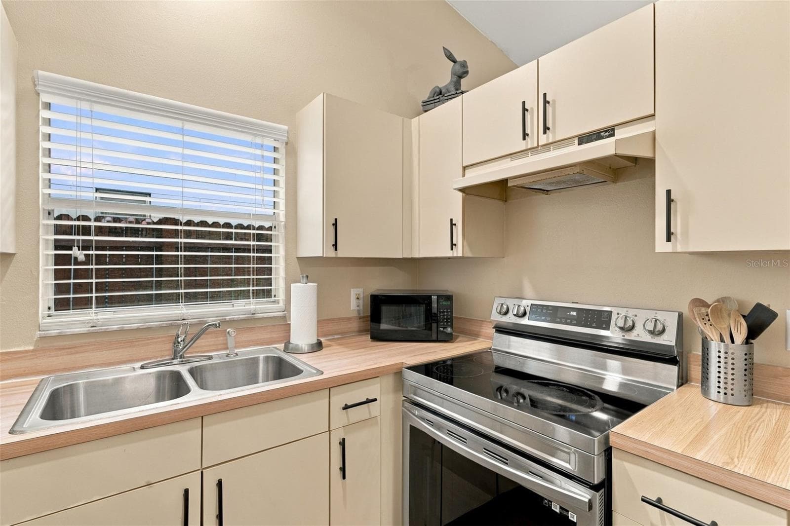 Single Family Residence at 9338 CHANDON DR, ORLANDO, photo 8 of 18