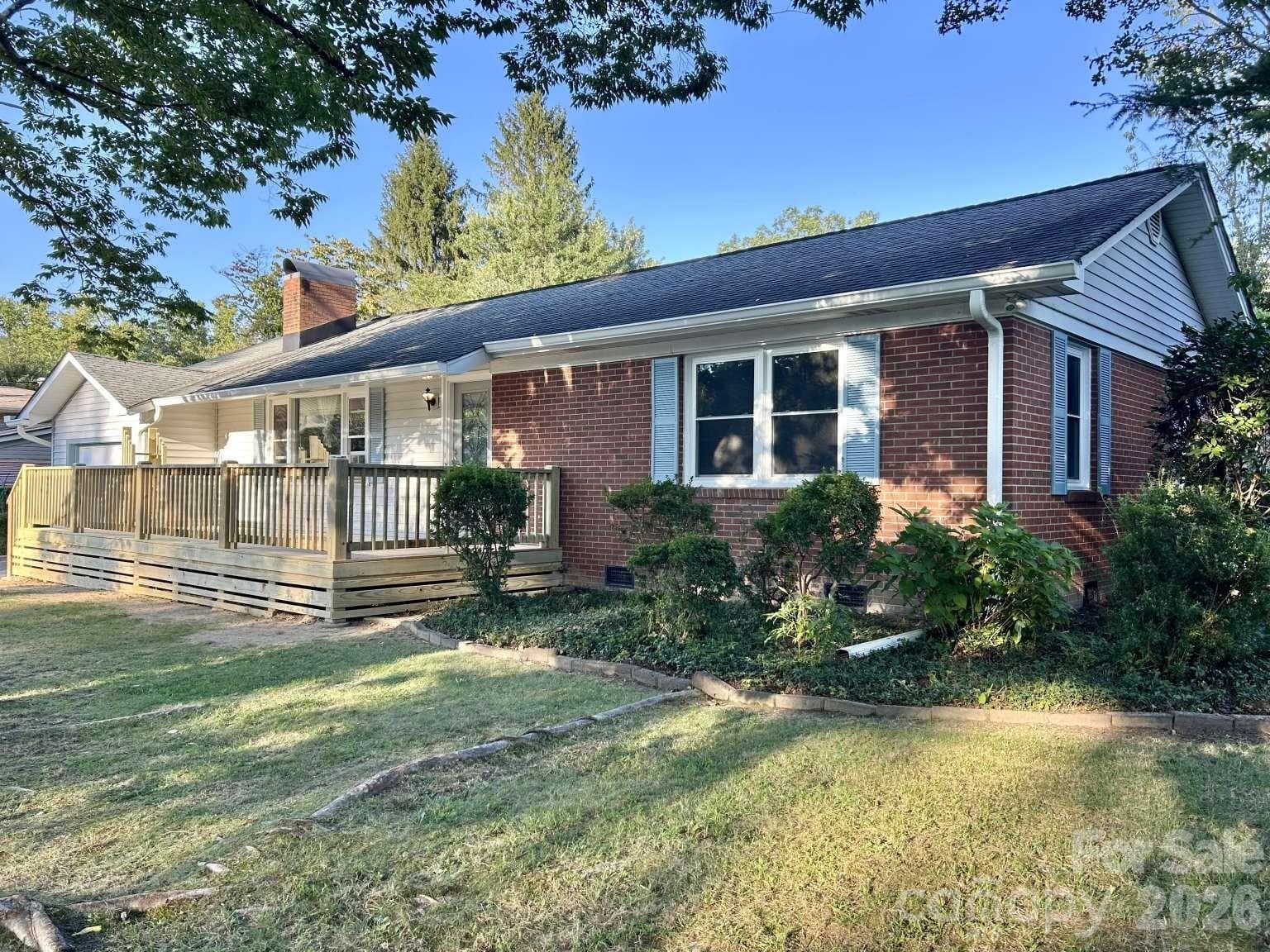 1225 Pinebrook Circle