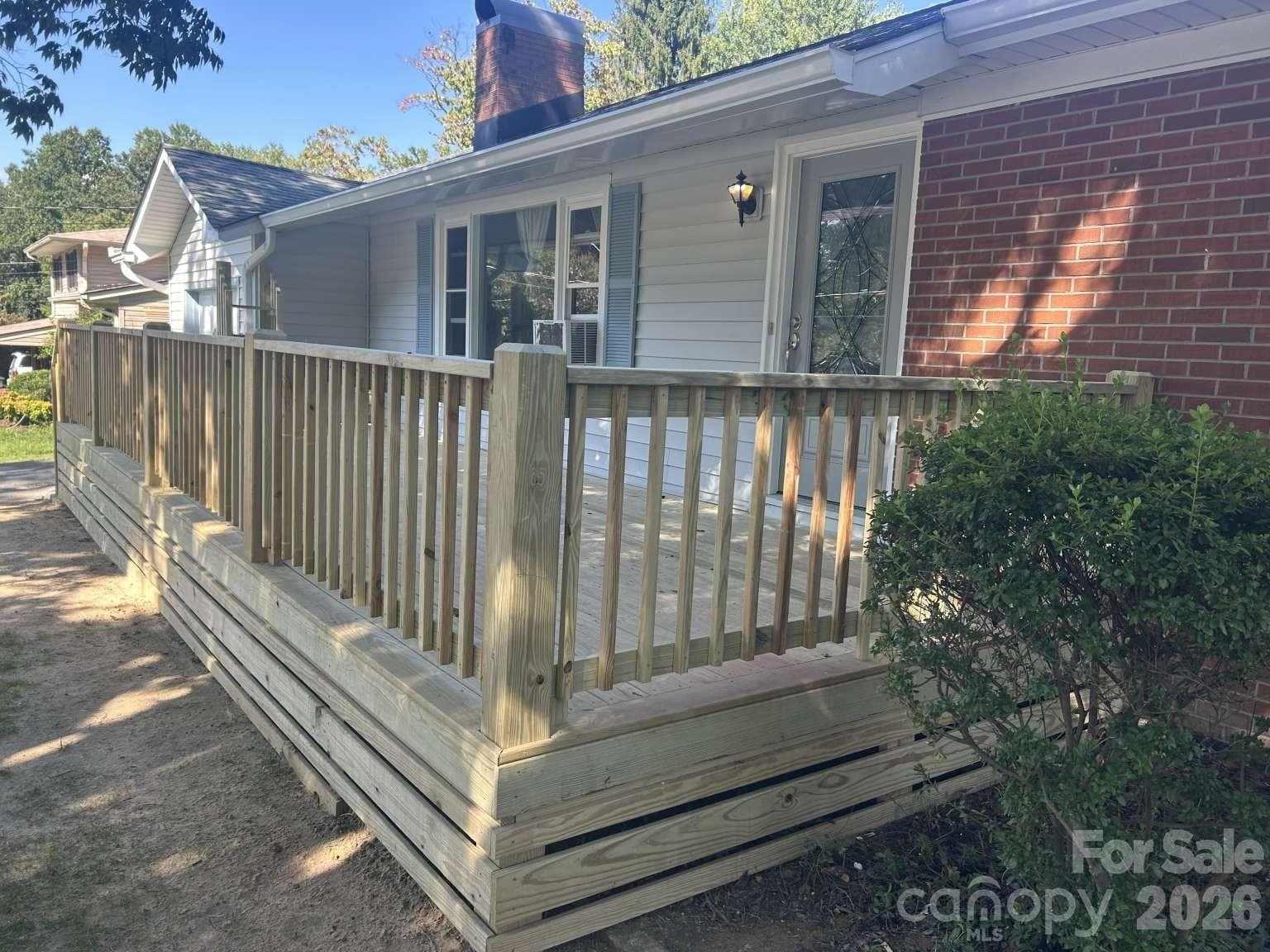 Single Family Residence at 1225 Pinebrook Circle, Hendersonville, photo 2 of 29