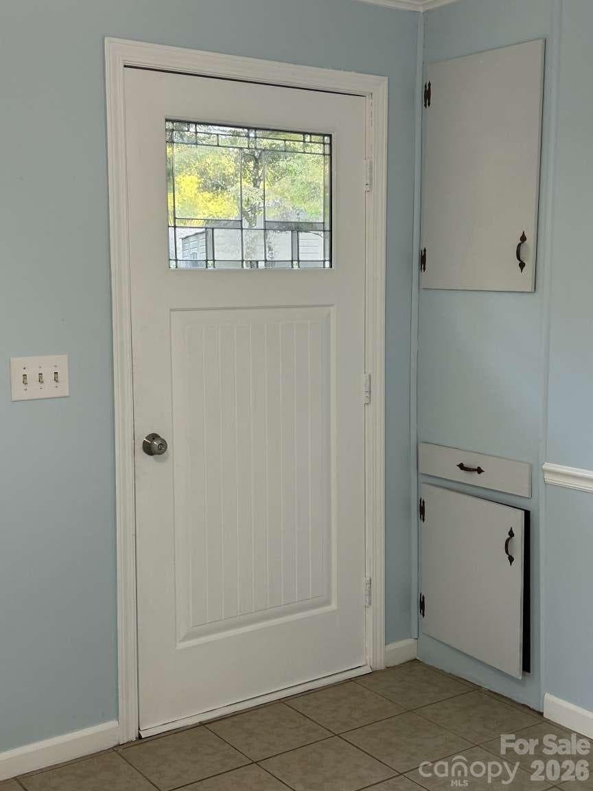 Single Family Residence at 1225 Pinebrook Circle, Hendersonville, photo 10 of 29