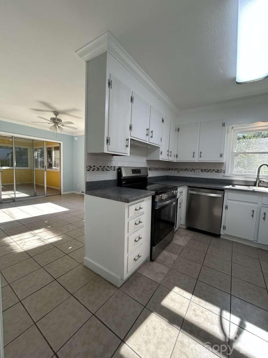 Single Family Residence at 1225 Pinebrook Circle, Hendersonville, photo 14 of 29