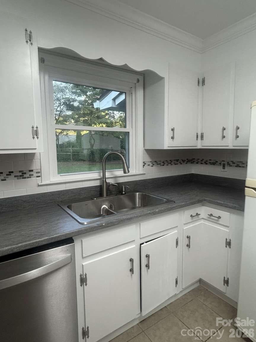 Single Family Residence at 1225 Pinebrook Circle, Hendersonville, photo 15 of 29