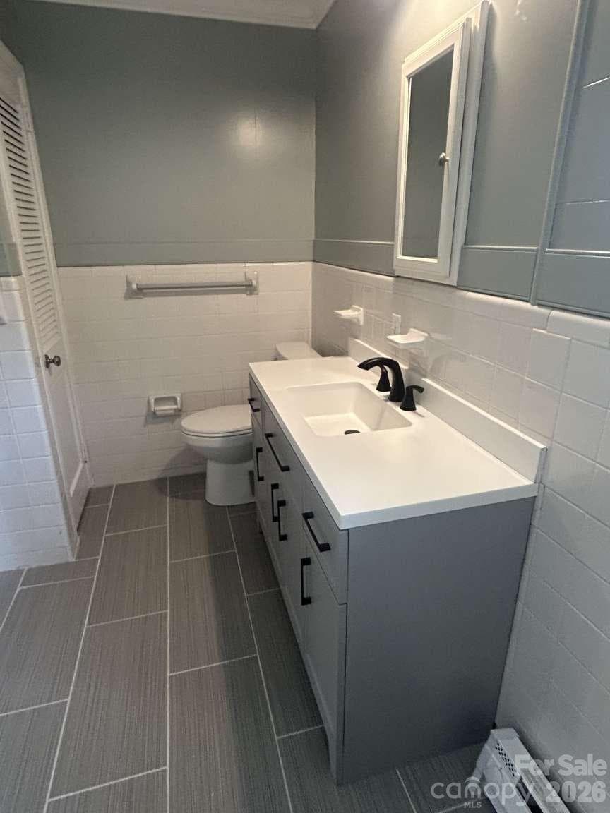 Single Family Residence at 1225 Pinebrook Circle, Hendersonville, photo 20 of 29