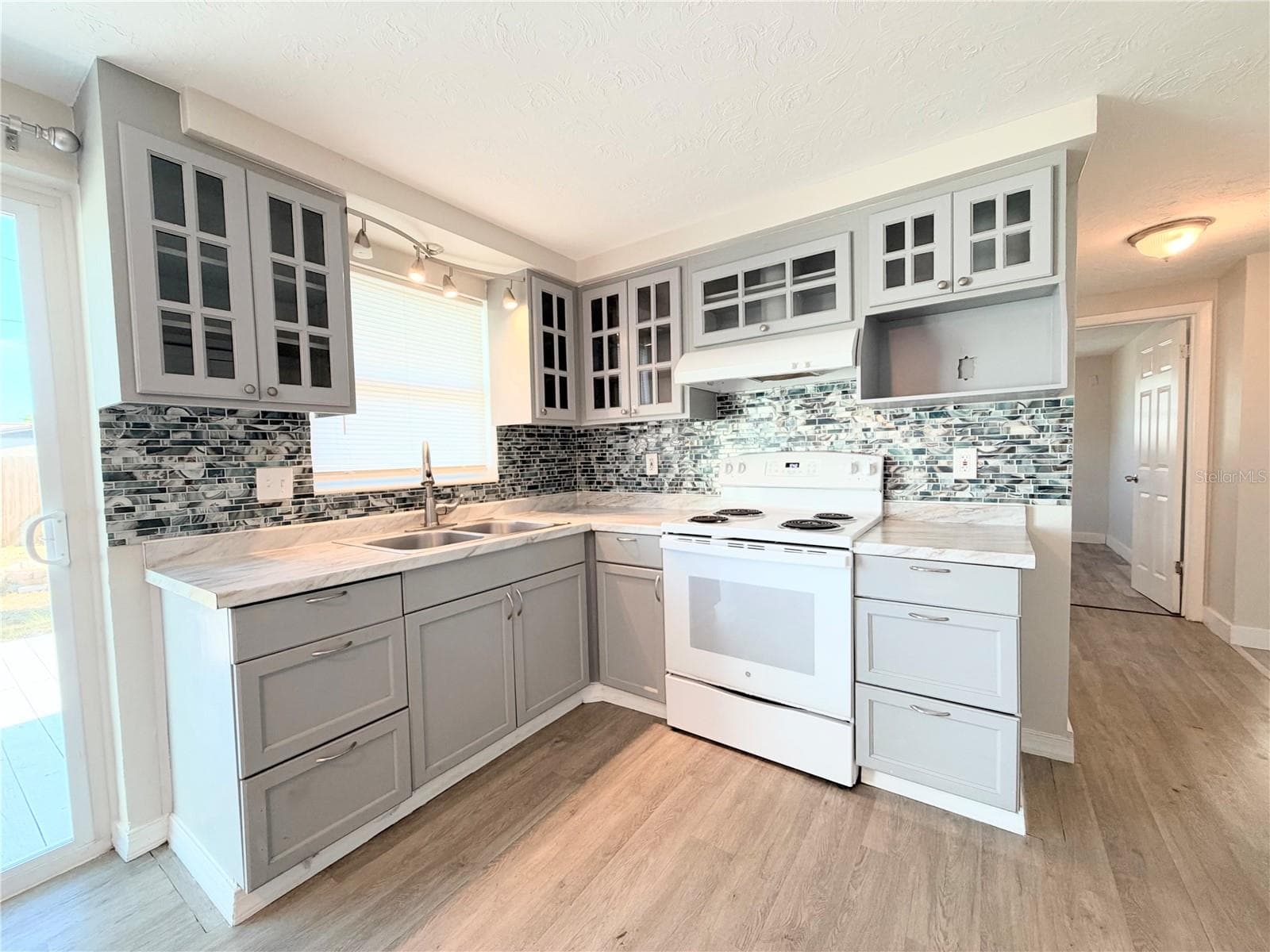 Single Family Residence at 3811 BEECHWOOD DR, HOLIDAY, photo 12 of 14