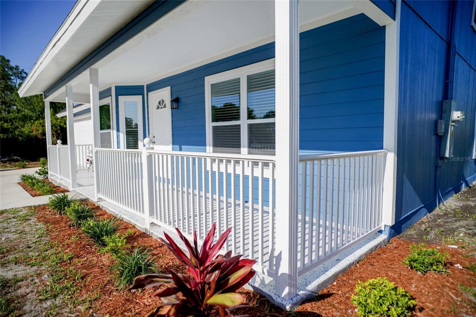 Single Family Residence at 2801 FLORA AVE N, LEHIGH ACRES, photo 3 of 43