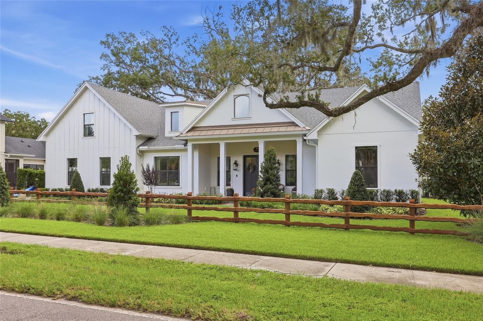 Single Family Residence at 15210 E OAKLAND AVE, WINTER GARDEN, photo 2 of 49