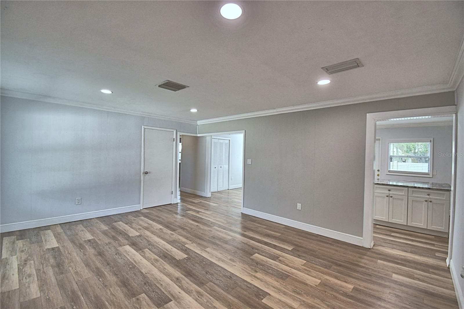 Single Family Residence at 201 LAKE DALE DR, AUBURNDALE, photo 6 of 39