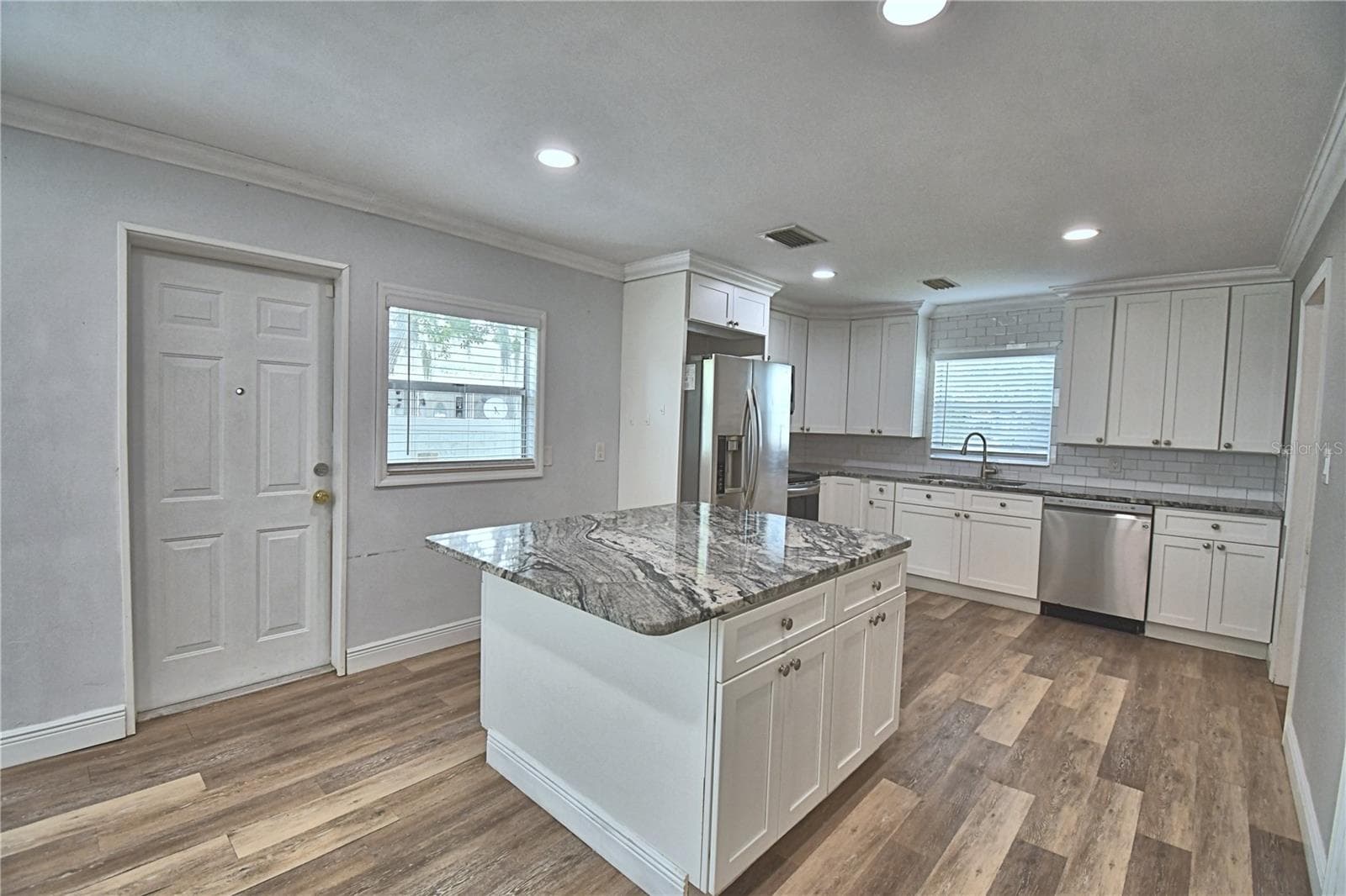 Kitchen - 201 LAKE DALE DR, AUBURNDALE