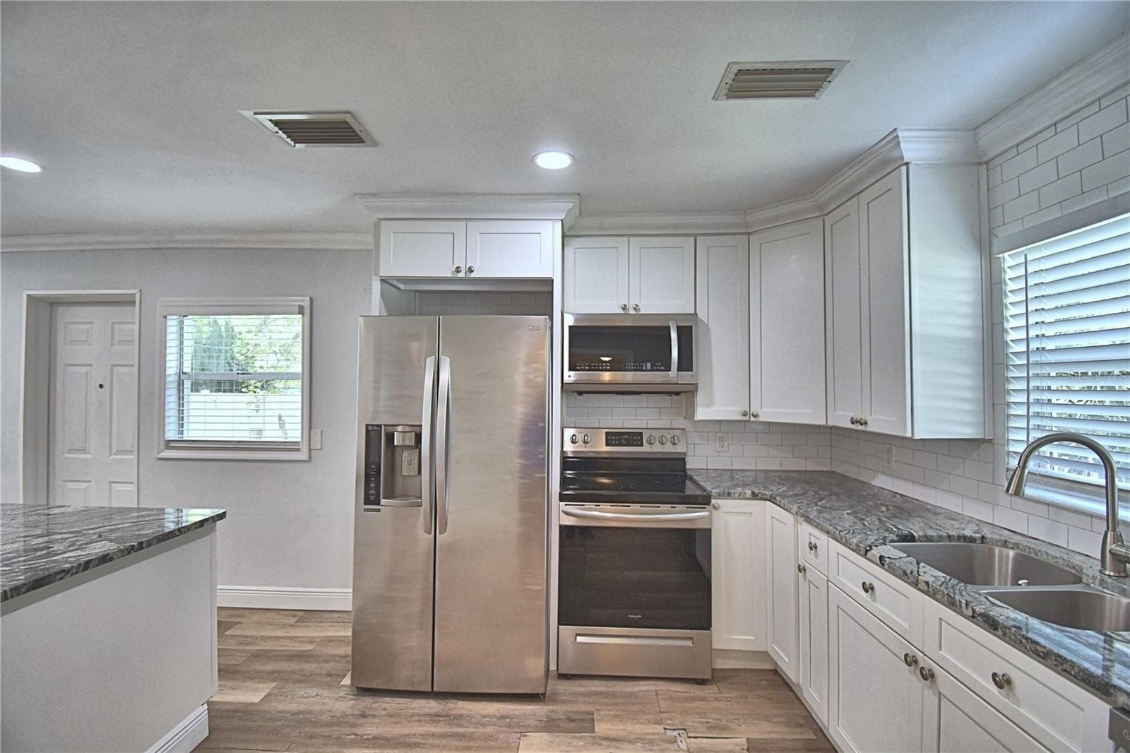 Kitchen - 201 LAKE DALE DR, AUBURNDALE