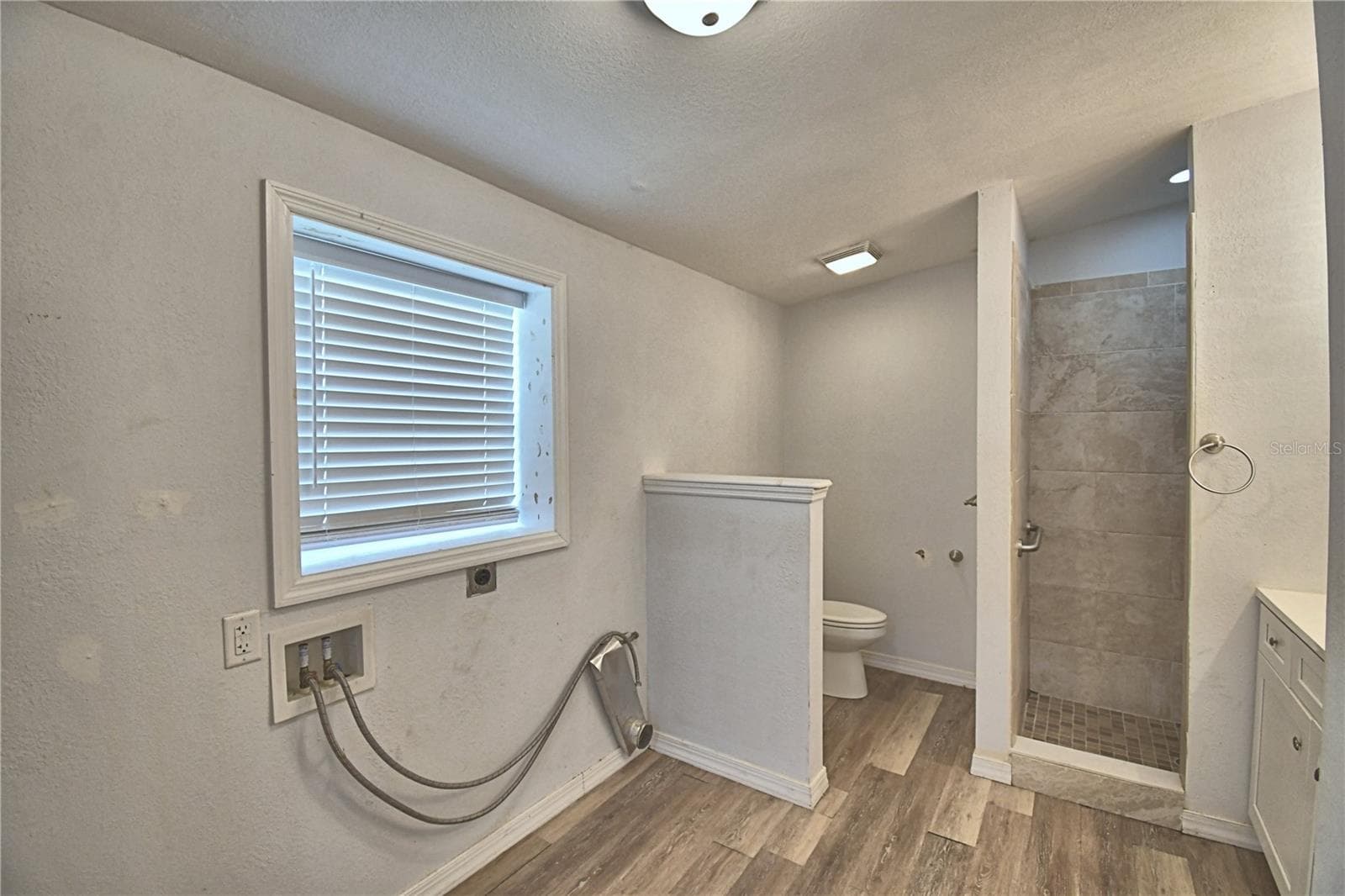 Laundry Rm/Bath Rm - 201 LAKE DALE DR, AUBURNDALE