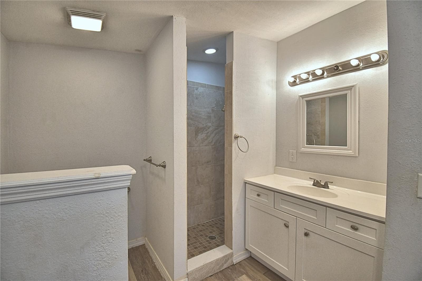 Bathroom2 - 201 LAKE DALE DR, AUBURNDALE