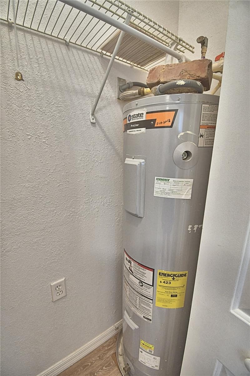 Hot Water Heater - 201 LAKE DALE DR, AUBURNDALE