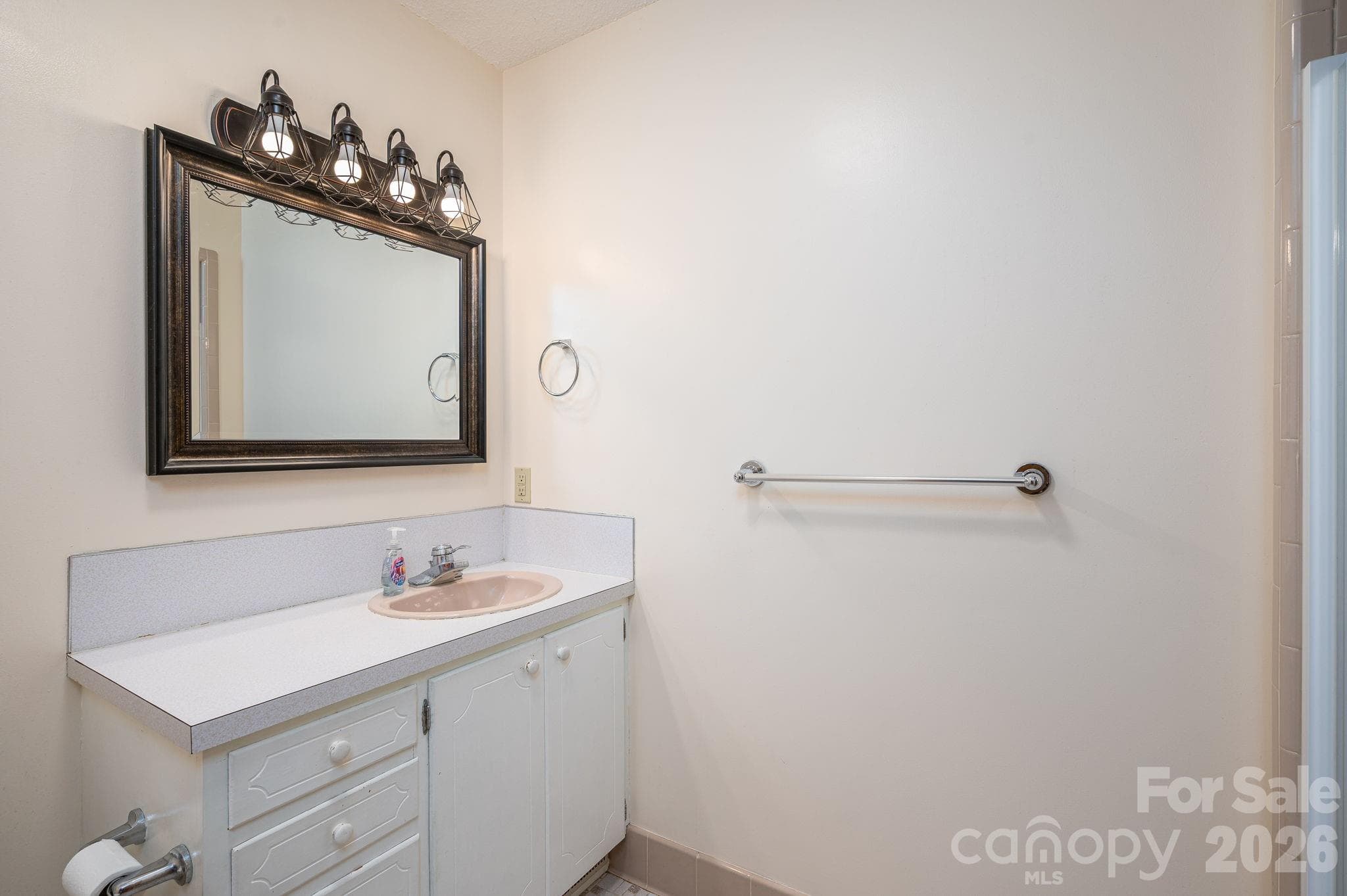 Single Family Residence at 602 Lee Street, Kings Mountain, photo 27 of 48