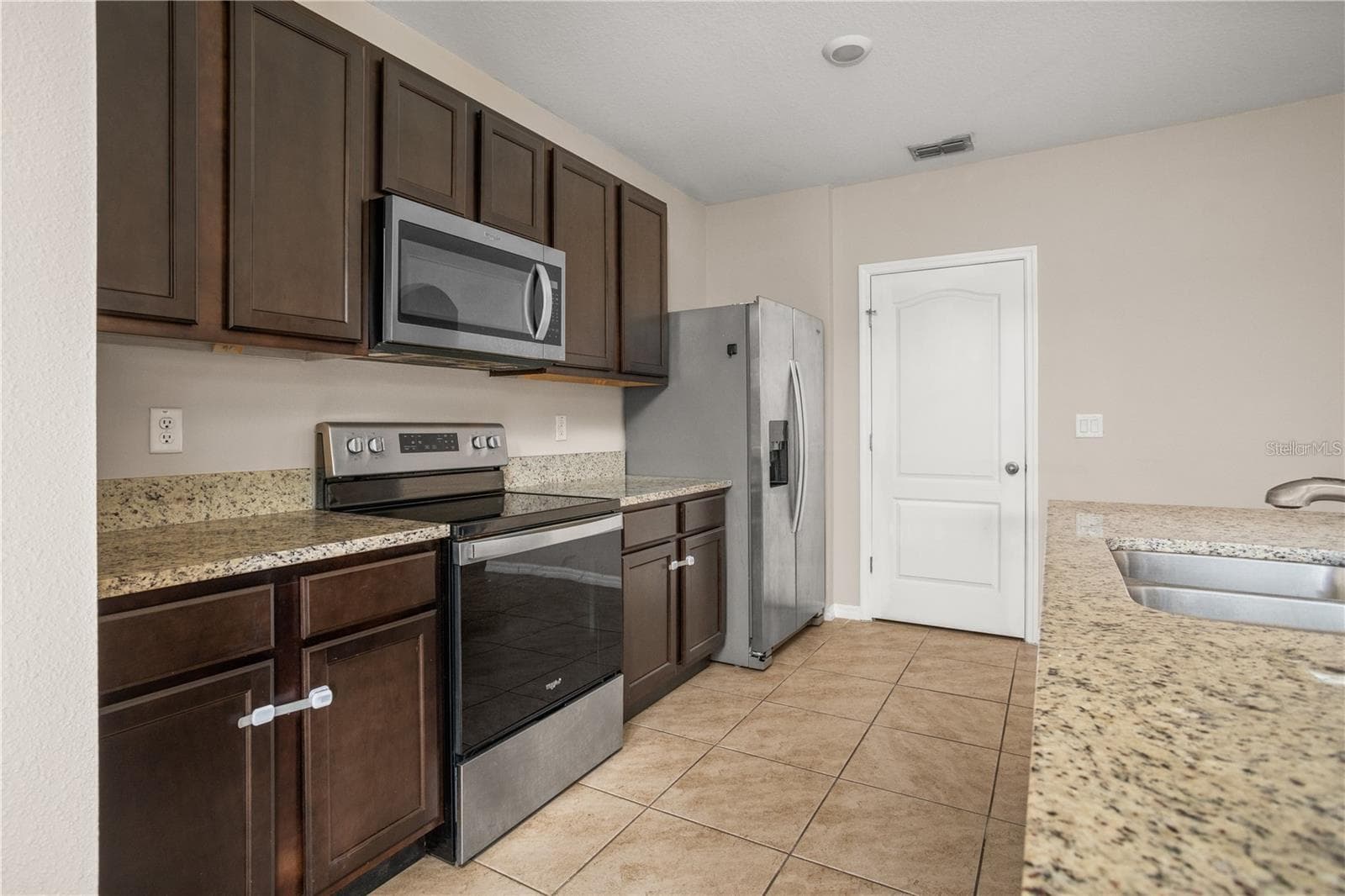 stainless steel appliances - 1112 FOX PATH, DAVENPORT