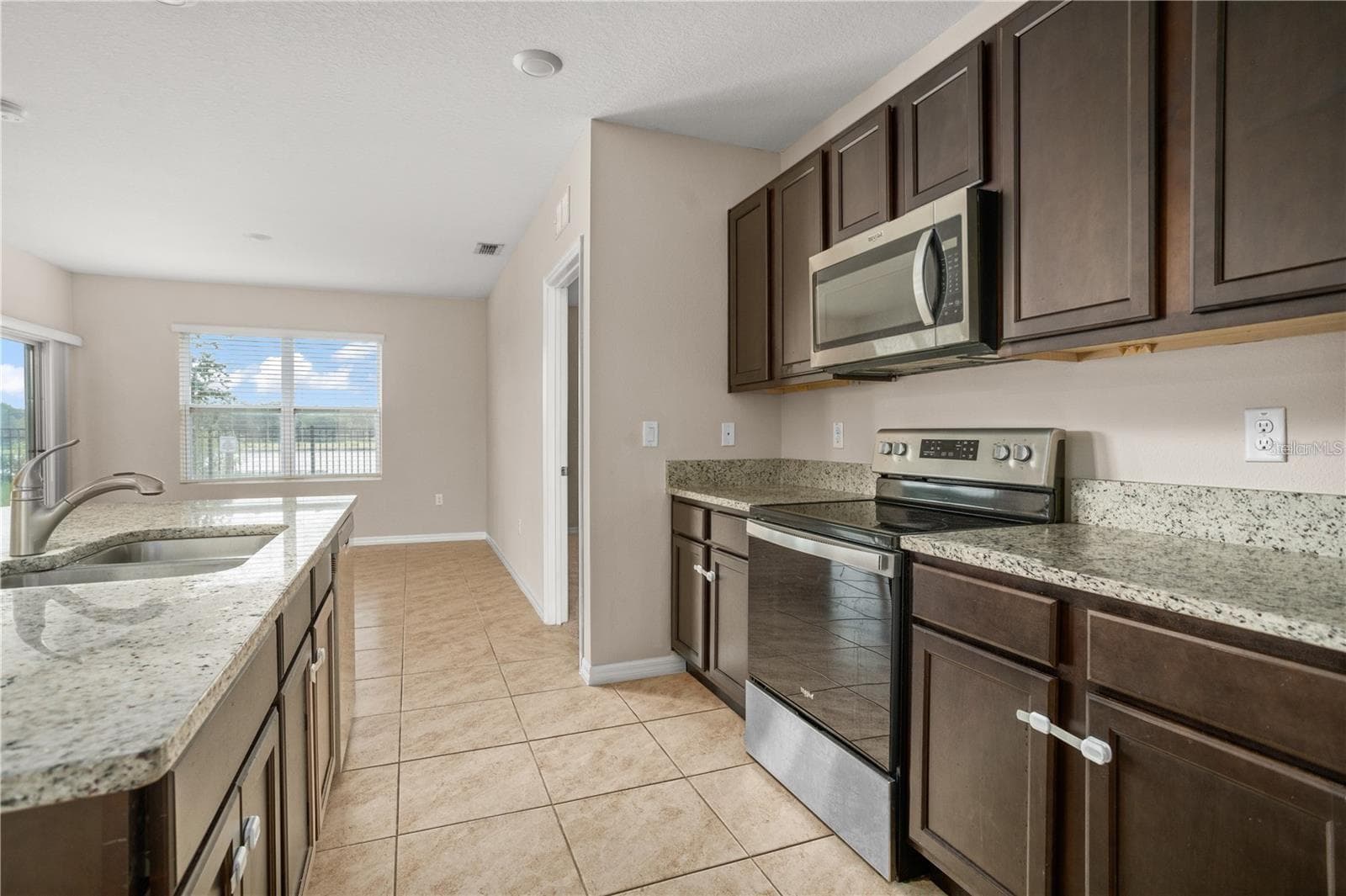 granite counters - 1112 FOX PATH, DAVENPORT
