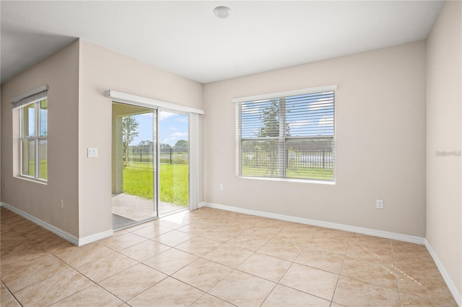 Dining Area onto rear patio - 1112 FOX PATH, DAVENPORT