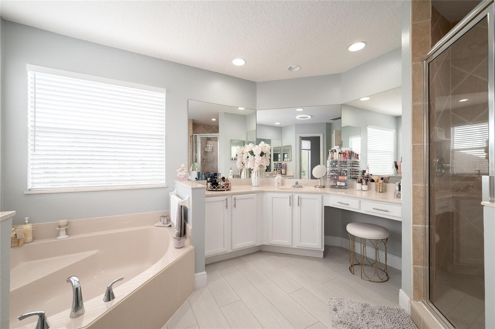 The Master Bedroom-Suit Bath - 2122 CASCADES COVE DR, ORLANDO