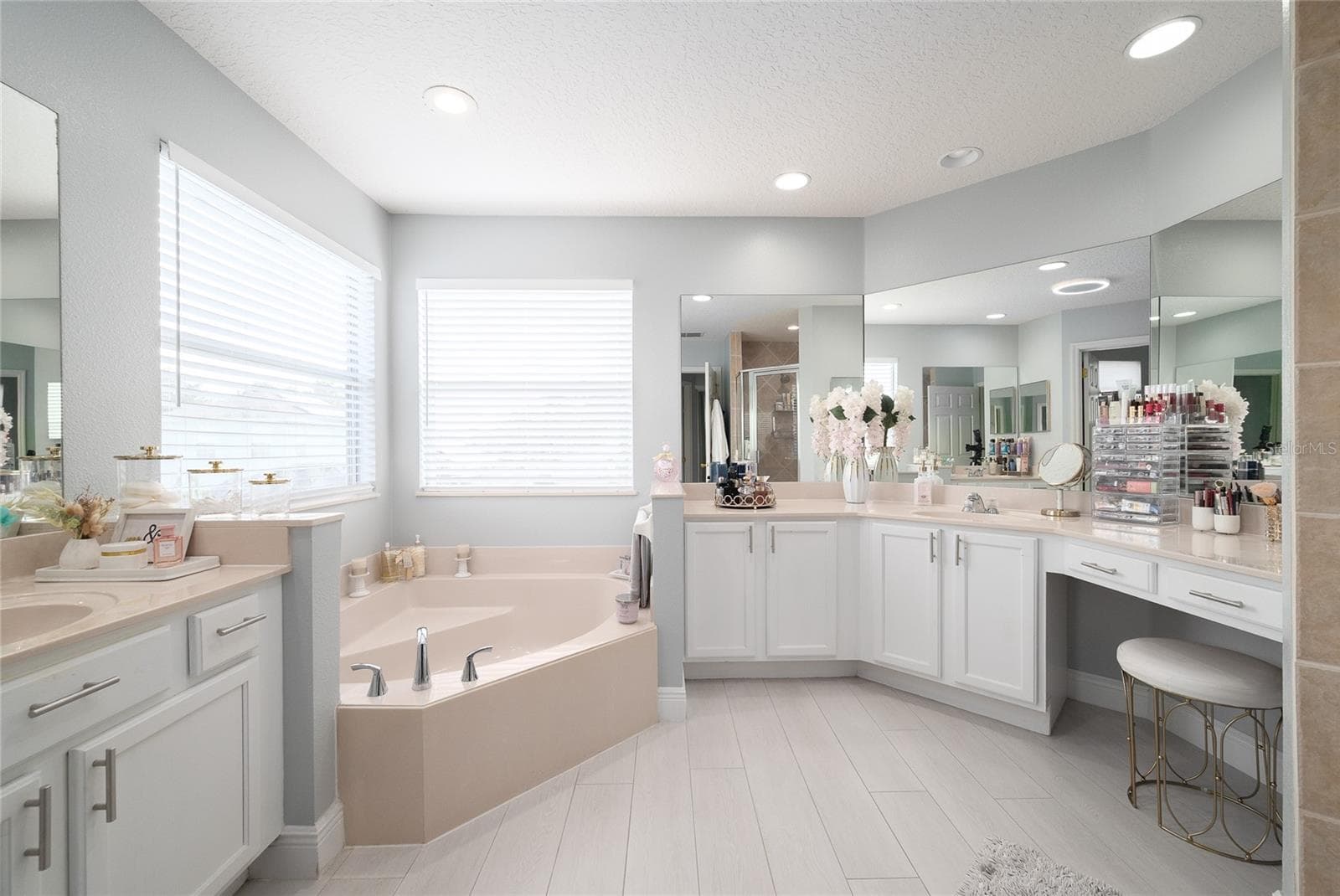 The Master Bedroom-Suit Bath - 2122 CASCADES COVE DR, ORLANDO