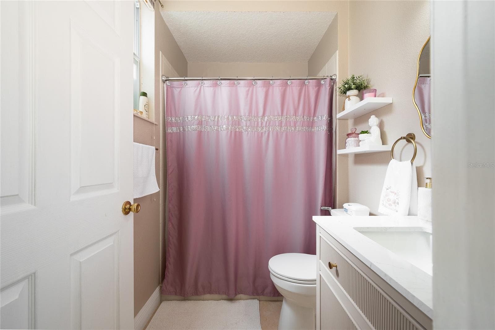 Bath for bedrooms 2-3-4 - 2122 CASCADES COVE DR, ORLANDO