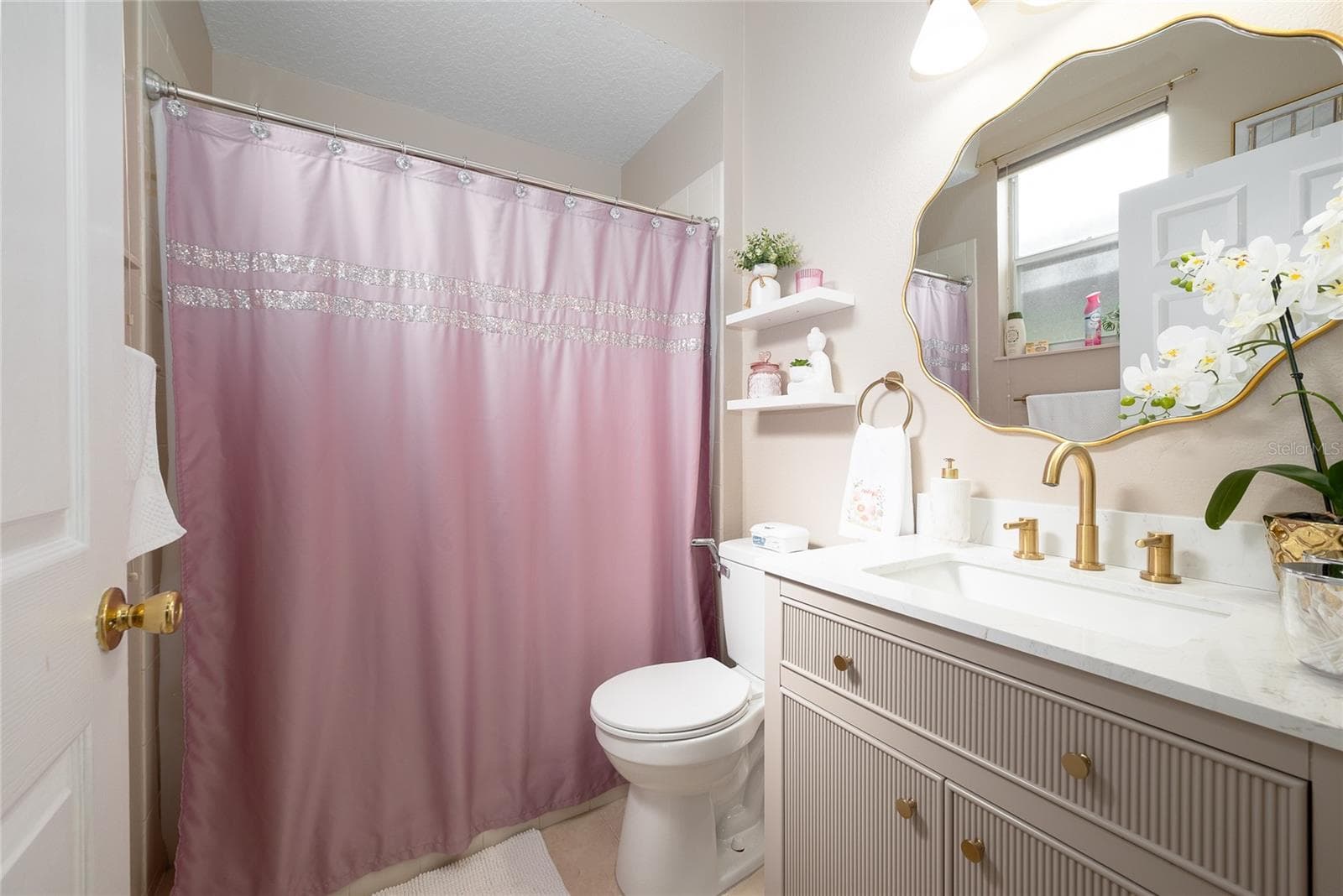Bath for bedrooms 2-3-4 - 2122 CASCADES COVE DR, ORLANDO