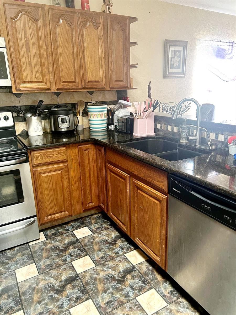 Single Family Residence at 12 SAINT KITTS CIR, WINTER HAVEN, photo 17 of 34