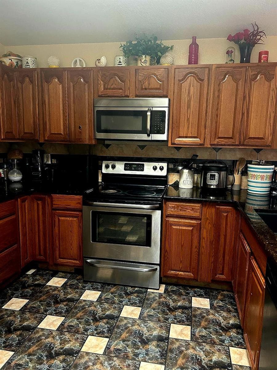 Single Family Residence at 12 SAINT KITTS CIR, WINTER HAVEN, photo 18 of 34