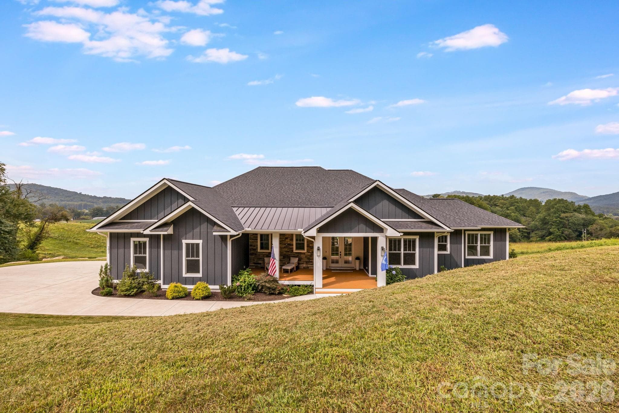 Single Family Residence at 297 Maple Knoll Drive, Hendersonville, photo 7 of 48