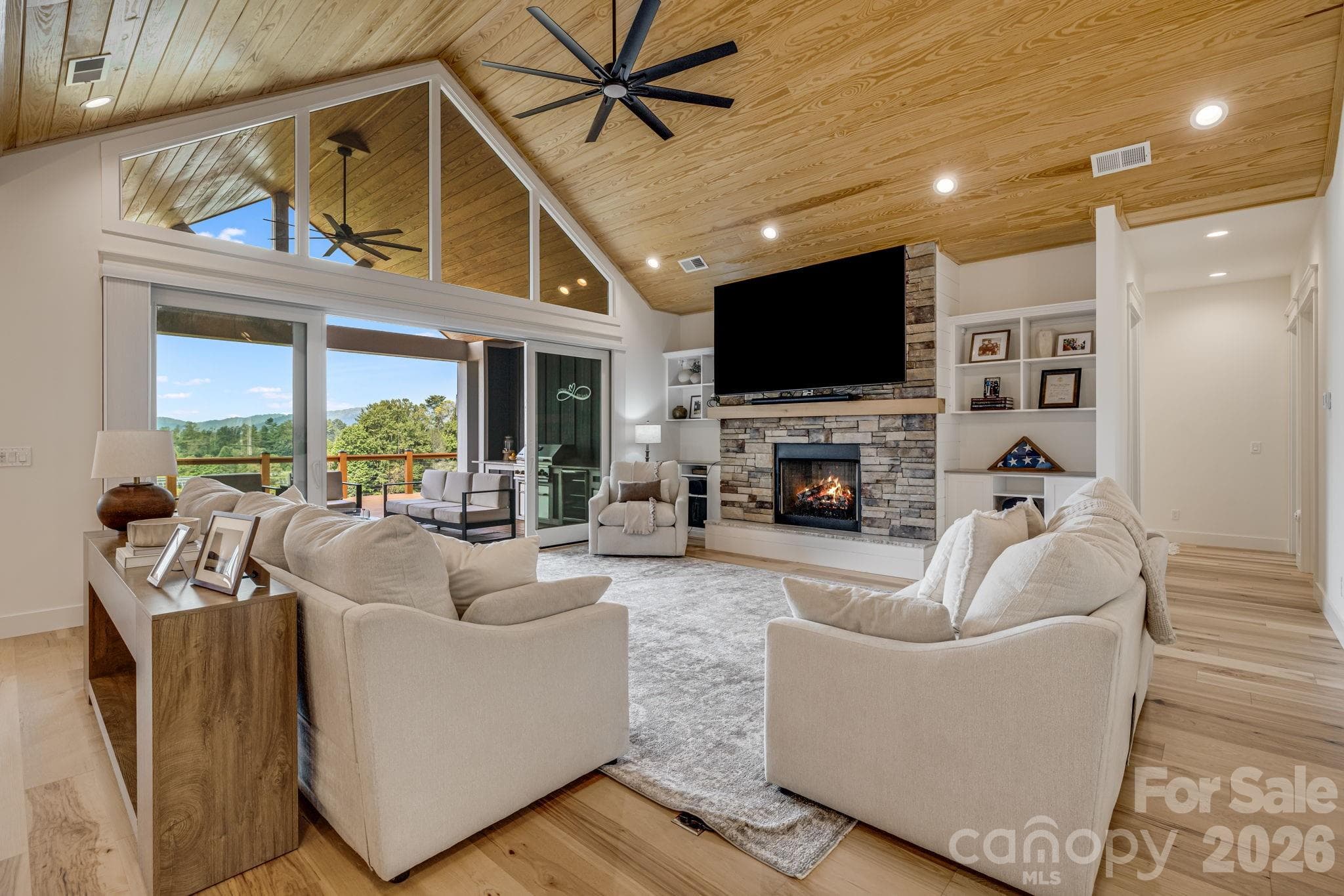Single Family Residence at 297 Maple Knoll Drive, Hendersonville, photo 13 of 48