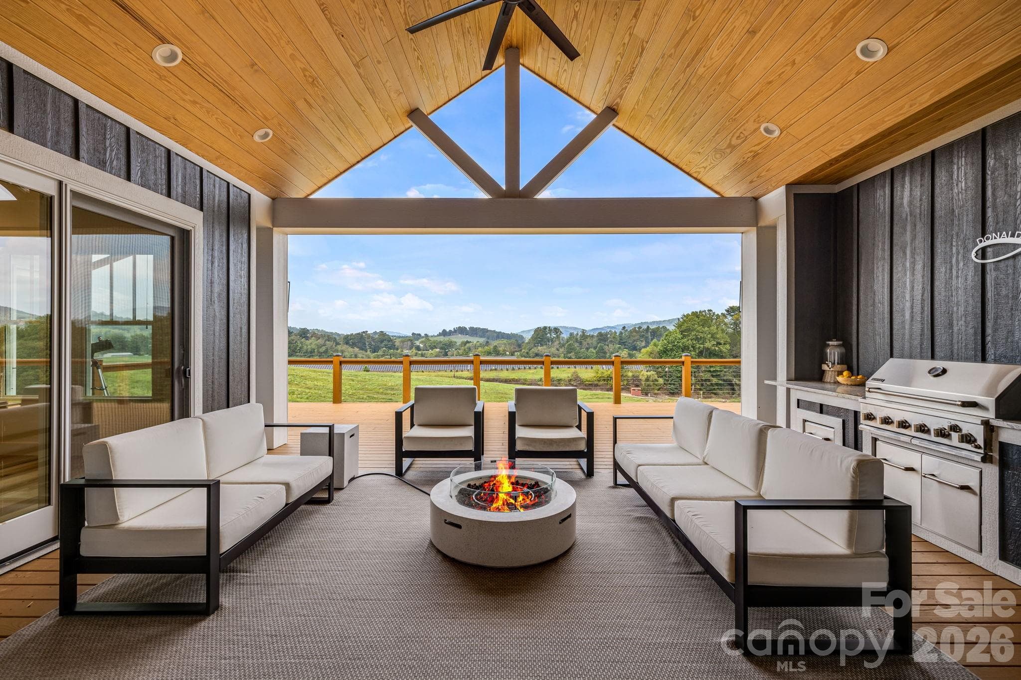 Single Family Residence at 297 Maple Knoll Drive, Hendersonville, photo 15 of 48